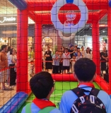 《卜算子·观新都首届青少年无人机足球赛》